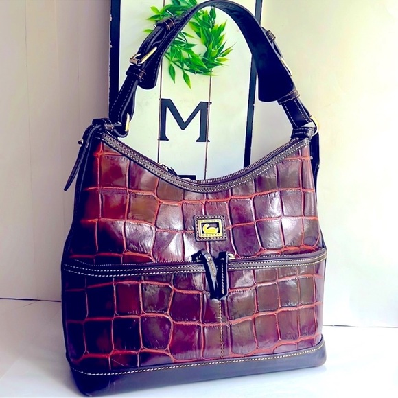 Dooney & Bourke Handbags - 🌶️👑DOONEY & BOURKE VINTAGE CROCODILE EMBOSSED LEATHER BAG